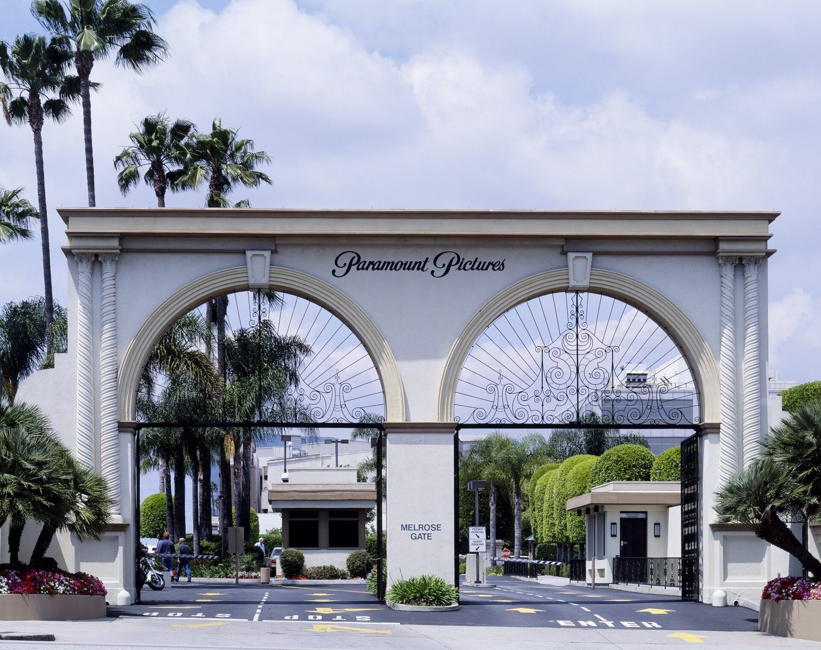 Paramount Stüdyolarının giriş kapısı