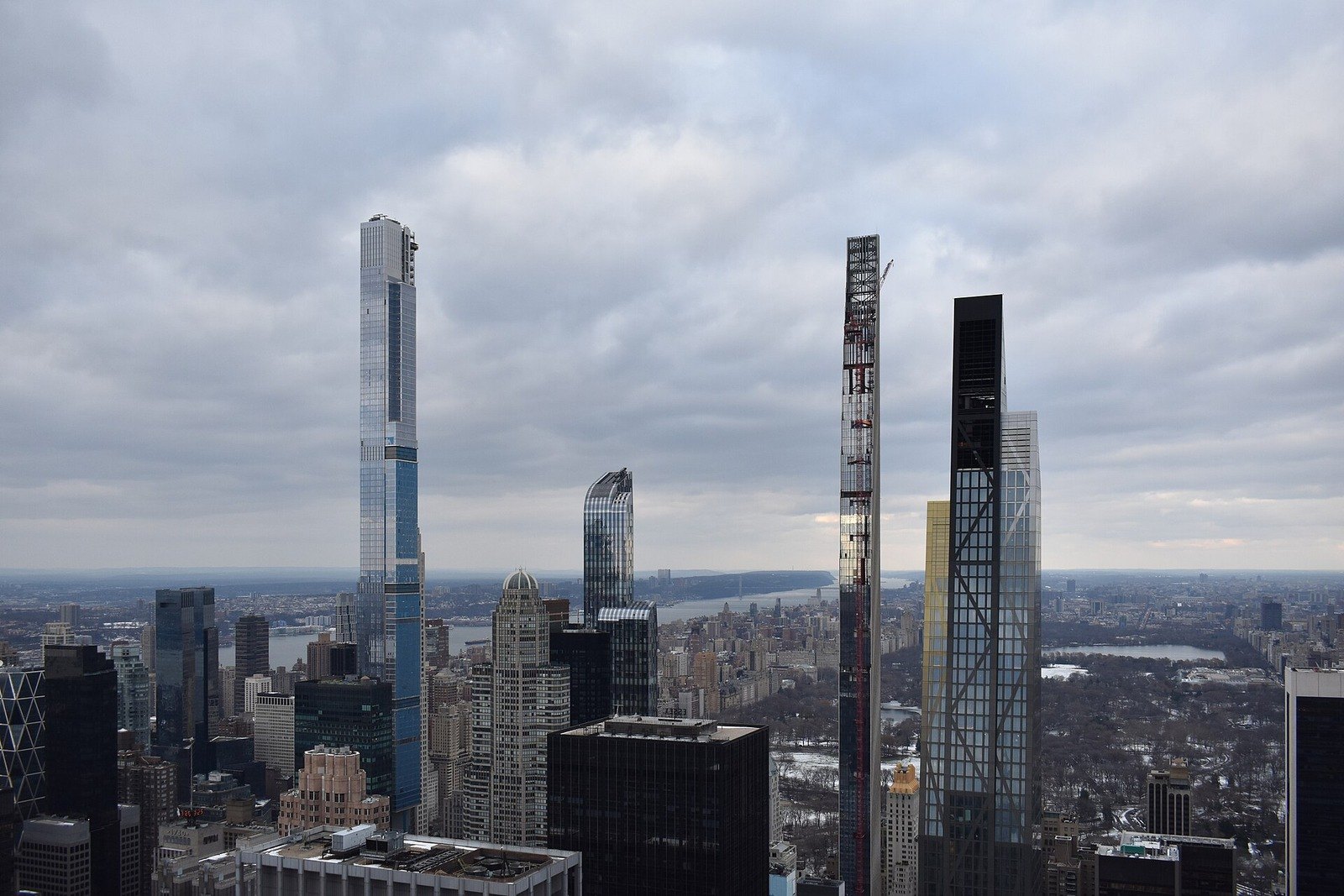 Central Park’ın güneyinde yükselen yeni ince gökdelenler