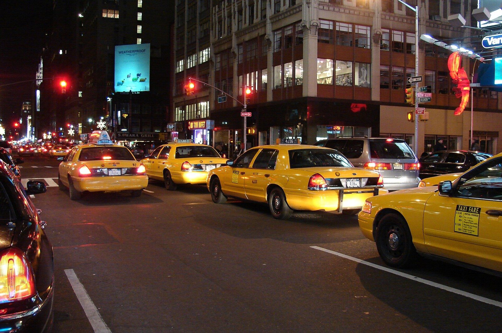 Manhattan trafiği ve sarı taksiler